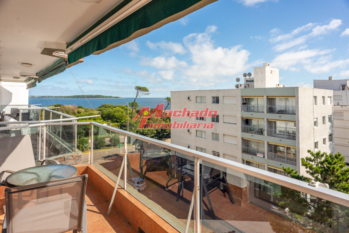 APARTAMENTO EN VENTA FRENTE A PLAYA MANSA