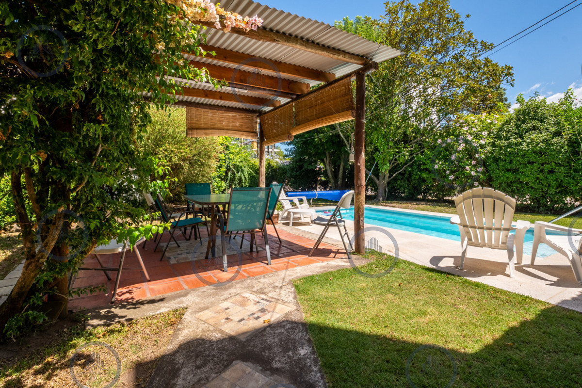 Casa ID.3044 - Venta casa 5 dormitorios, piscina y garage