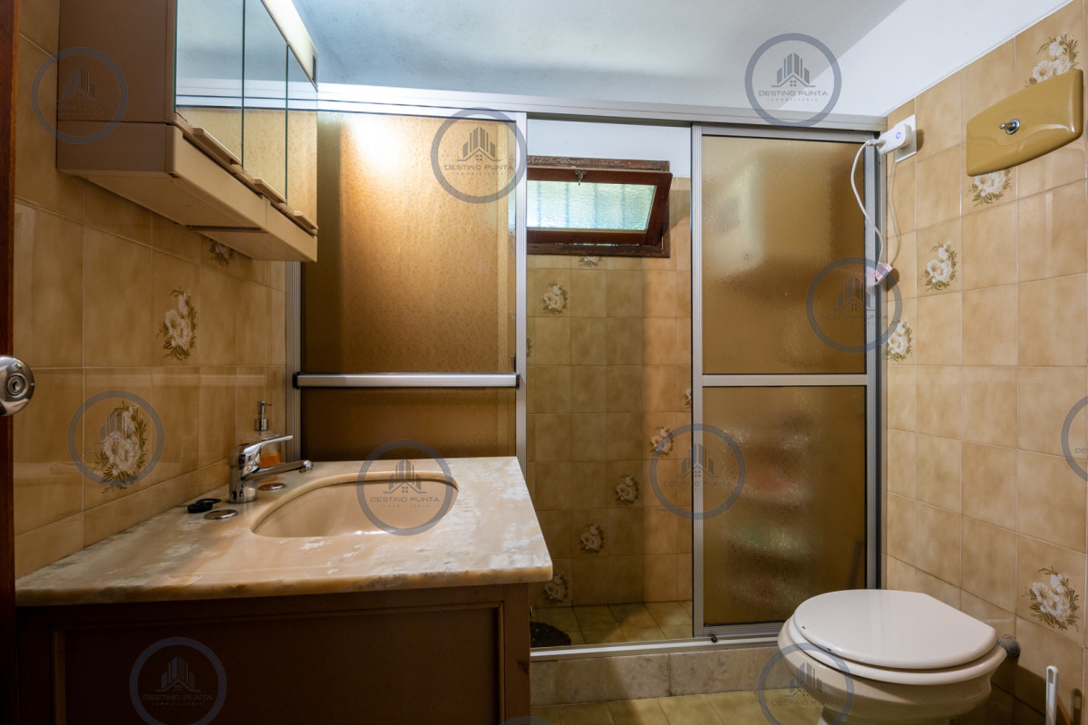 Casa ID.3044 - Venta casa 5 dormitorios, piscina y garage