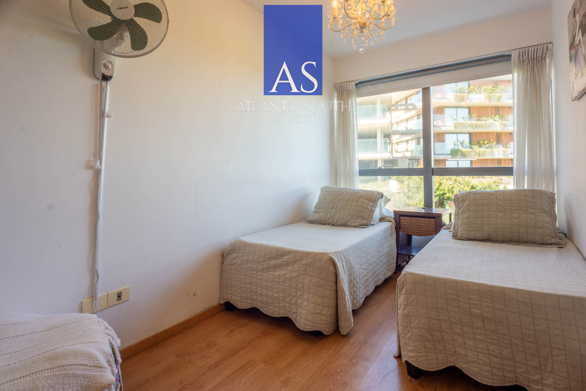 Apartamento ID.3751 - Espectacular planta 3 dormitorios parrillero propio sobre la laguna vista al mar Pinares Punta del Este