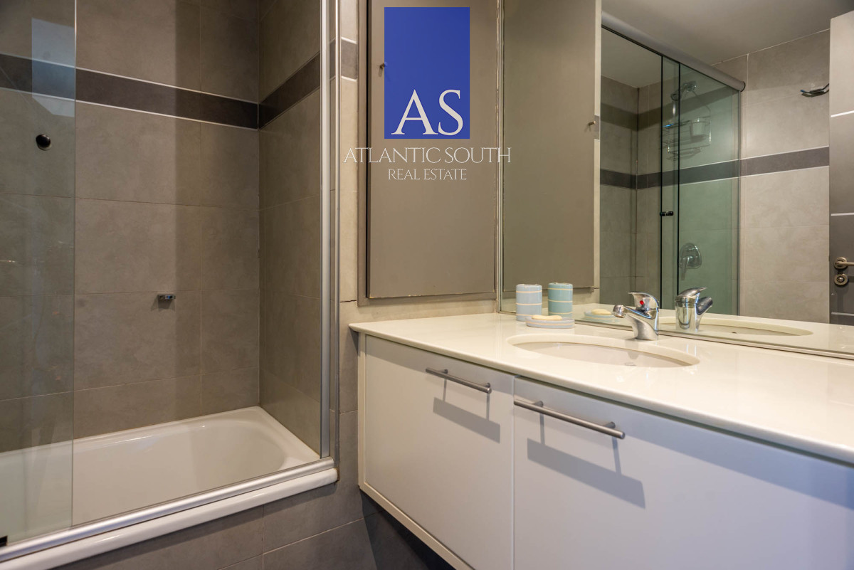 Apartamento ID.3751 - Espectacular planta 3 dormitorios parrillero propio sobre la laguna vista al mar Pinares Punta del Este
