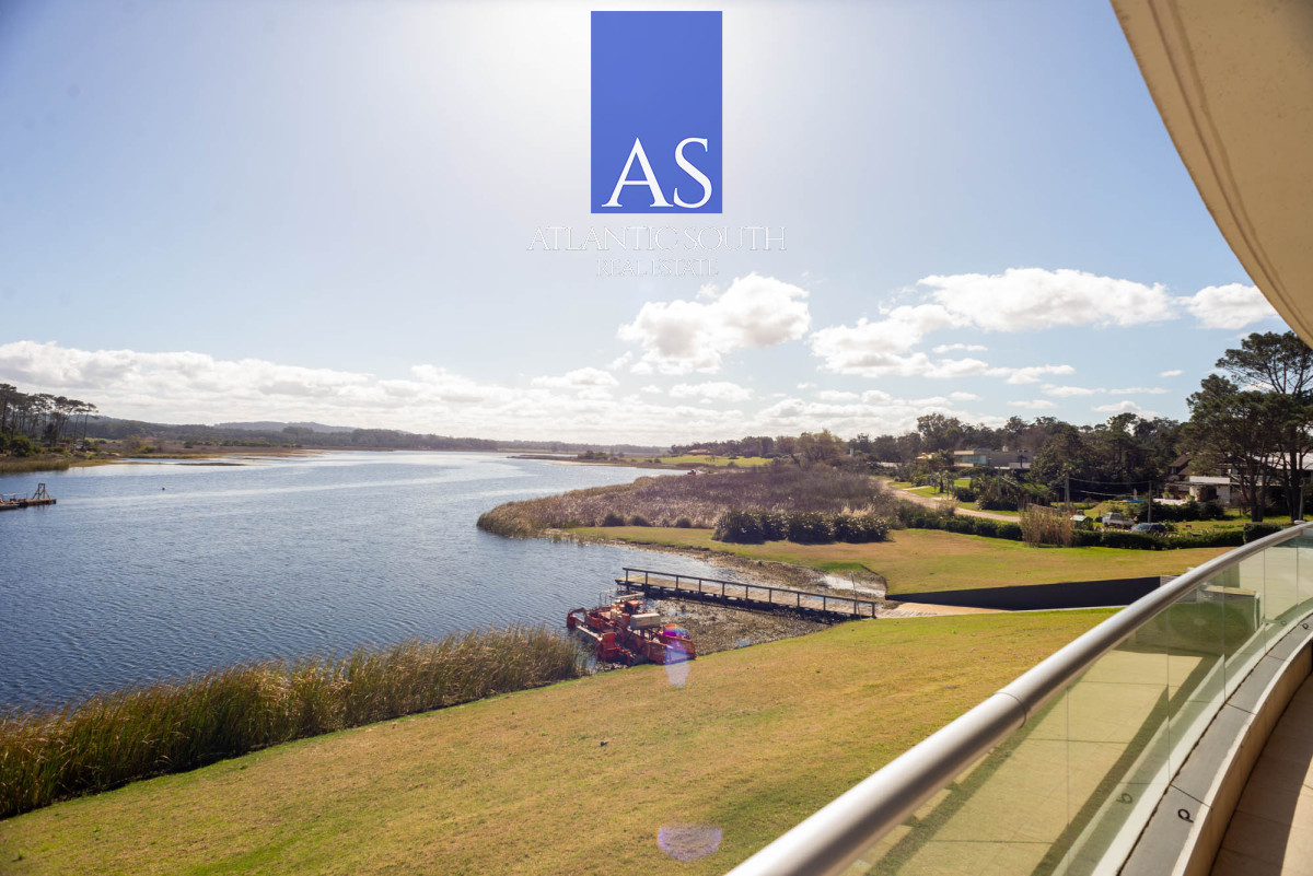 Apartamento ID.3751 - Espectacular planta 3 dormitorios parrillero propio sobre la laguna vista al mar Pinares Punta del Este