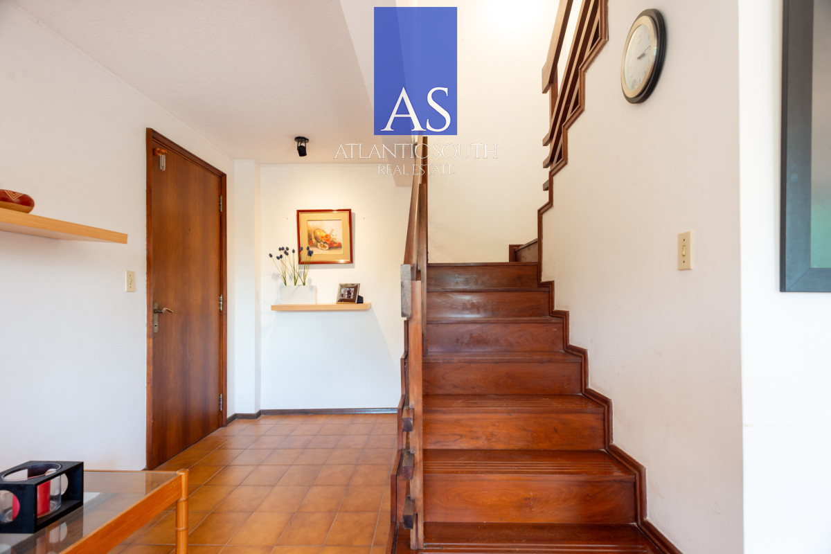 Apartamento ID.4415 - Apartamento 3 dormitorios Playa Mansa a metros del mar gran terraza, cochera y bajos gastos Punta del Este