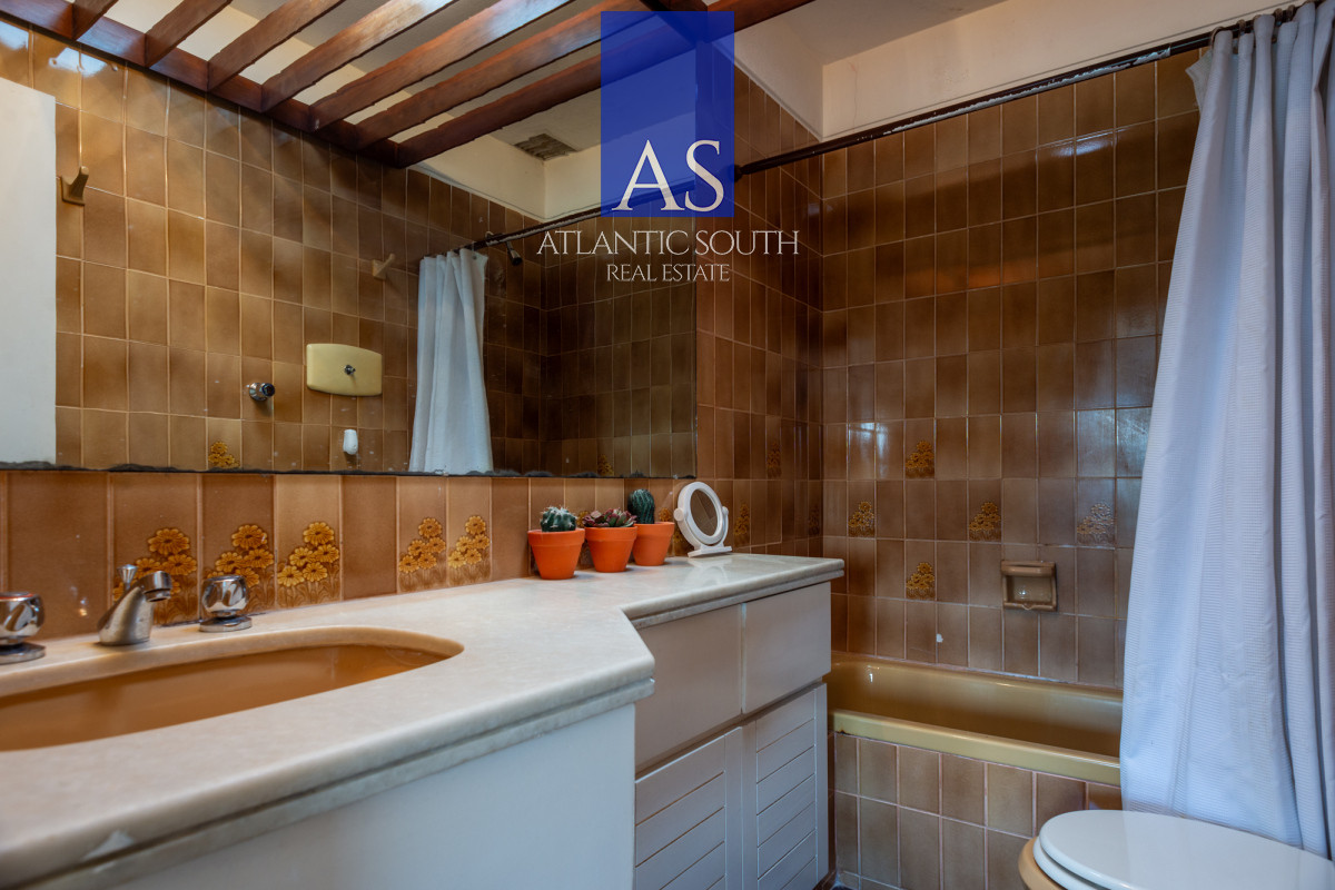 Apartamento ID.4415 - Apartamento 3 dormitorios Playa Mansa a metros del mar gran terraza, cochera y bajos gastos Punta del Este