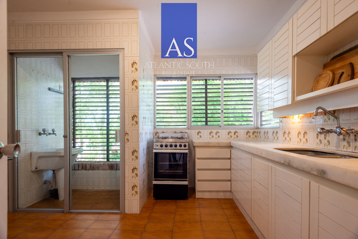 Apartamento ID.4415 - Apartamento 3 dormitorios Playa Mansa a metros del mar gran terraza, cochera y bajos gastos Punta del Este