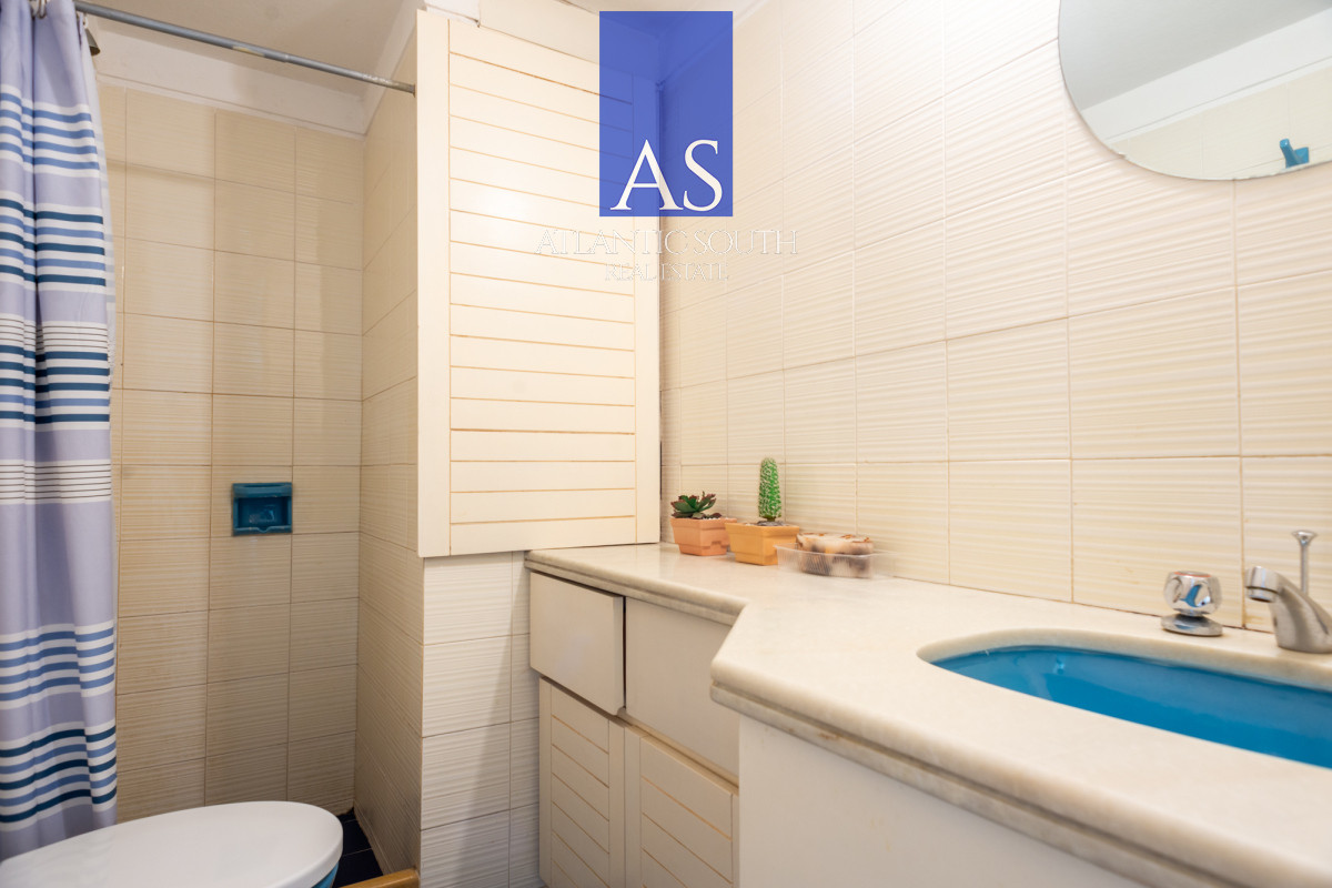 Apartamento ID.4415 - Apartamento 3 dormitorios Playa Mansa a metros del mar gran terraza, cochera y bajos gastos Punta del Este