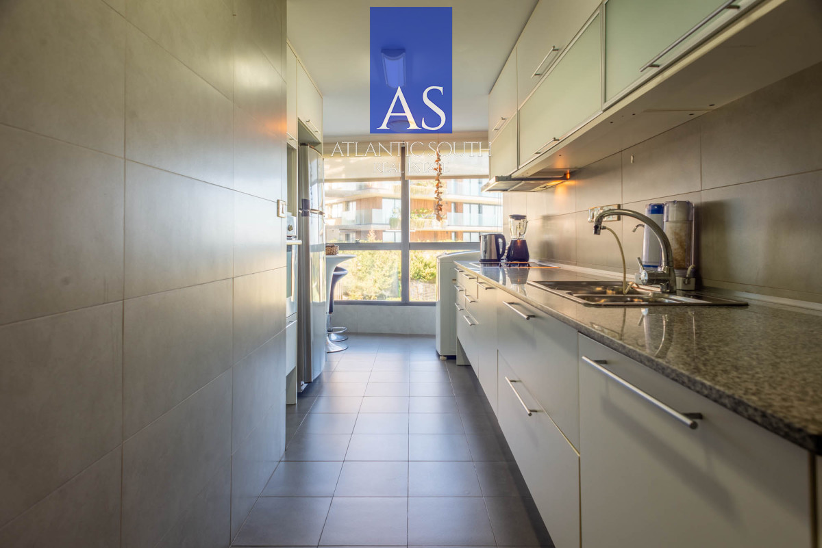 Apartamento ID.3751 - Espectacular planta 3 dormitorios parrillero propio sobre la laguna vista al mar Pinares Punta del Este