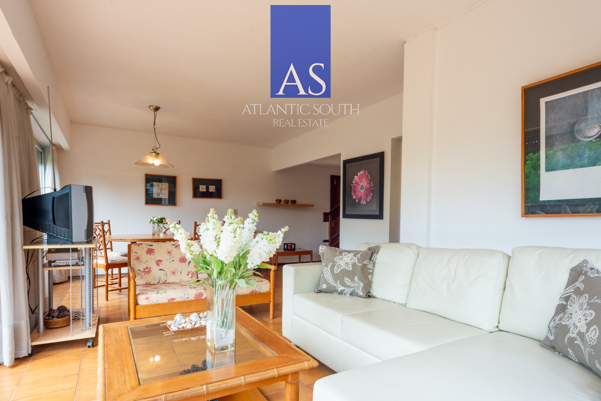 Apartamento ID.4415 - Apartamento 3 dormitorios Playa Mansa a metros del mar gran terraza, cochera y bajos gastos Punta del Este