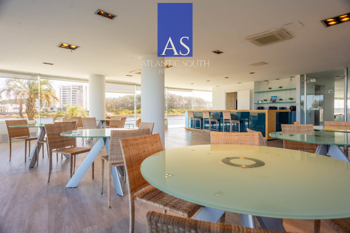 Apartamento ID.3751 - Espectacular planta 3 dormitorios parrillero propio sobre la laguna vista al mar Pinares Punta del Este