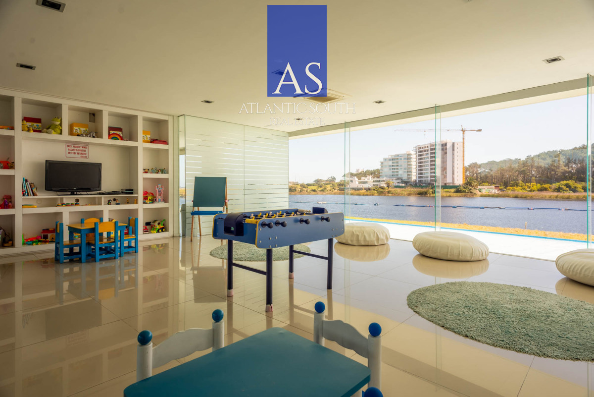 Apartamento ID.3751 - Espectacular planta 3 dormitorios parrillero propio sobre la laguna vista al mar Pinares Punta del Este