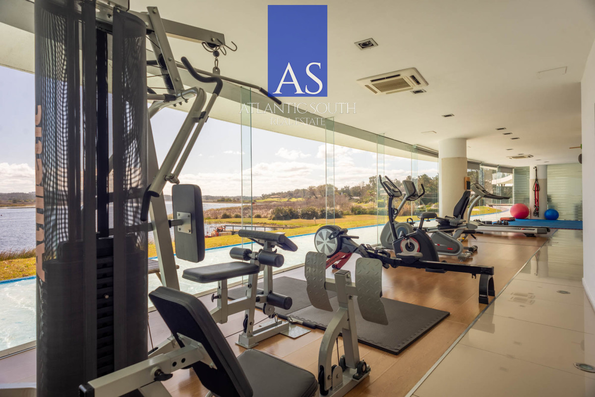 Apartamento ID.3751 - Espectacular planta 3 dormitorios parrillero propio sobre la laguna vista al mar Pinares Punta del Este