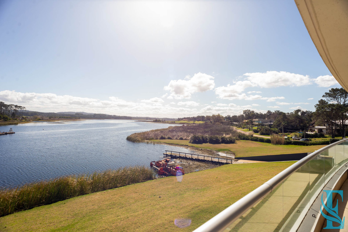 Apartamento ID.447 - 3 dormitorios vista despejada a la laguna y al mar.