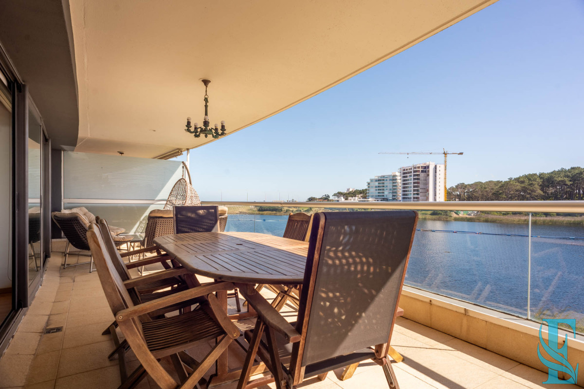 Apartamento ID.447 - 3 dormitorios vista despejada a la laguna y al mar.