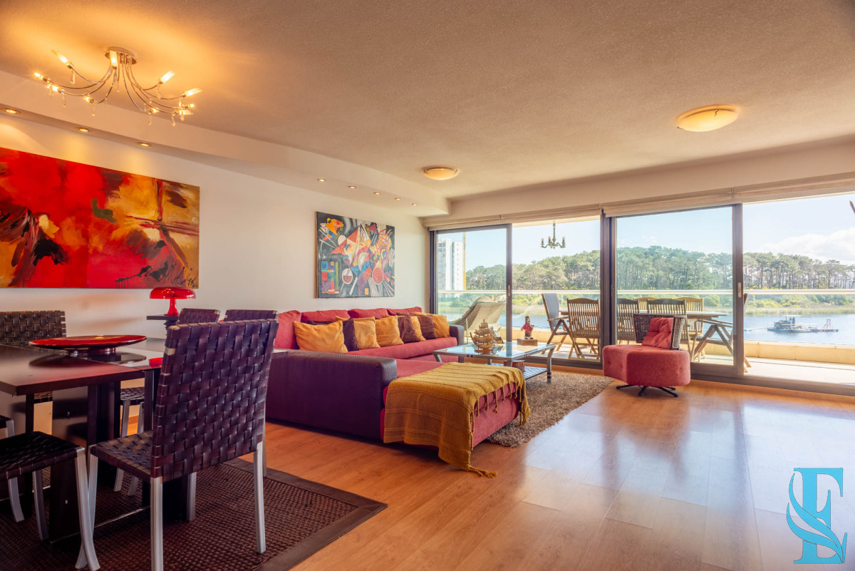 Apartamento ID.447 - 3 dormitorios vista despejada a la laguna y al mar.