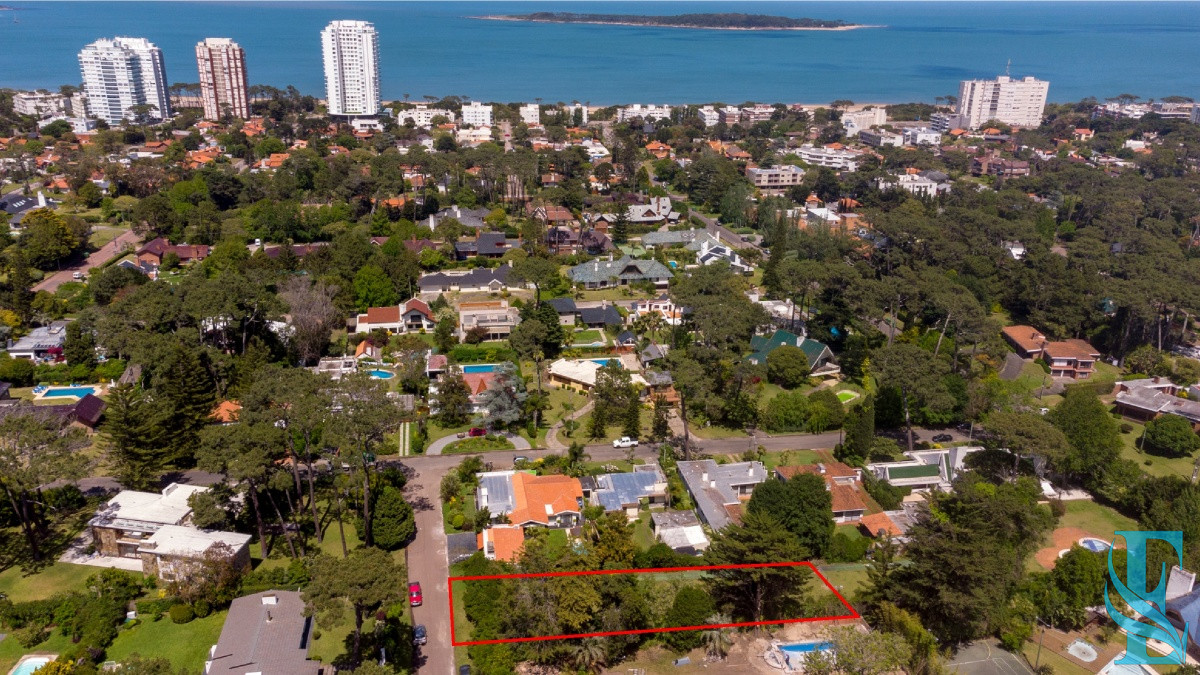 Terreno ID.148 - TERRENO EN PLAYA MANSA 1045M2 A POCAS CUADRAS DEL MAR