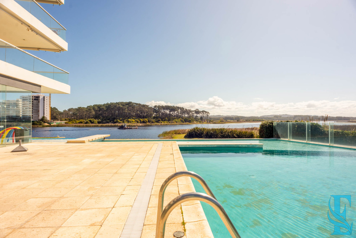 Apartamento ID.447 - 3 dormitorios vista despejada a la laguna y al mar.