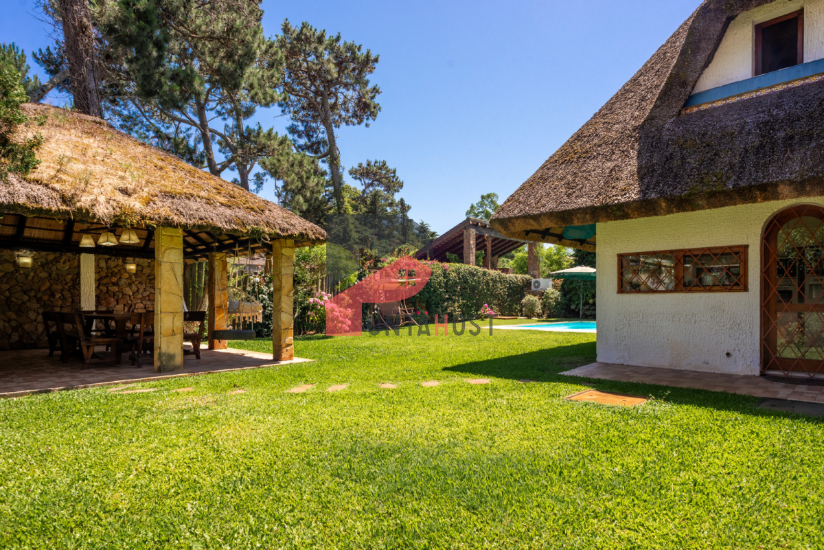 Casa ID.525 - Alquiler 5 dormitorios piscina climatizada Punta del Este