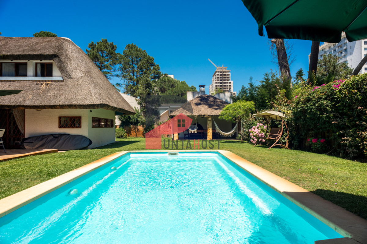 Casa ID.525 - Alquiler 5 dormitorios piscina climatizada Punta del Este
