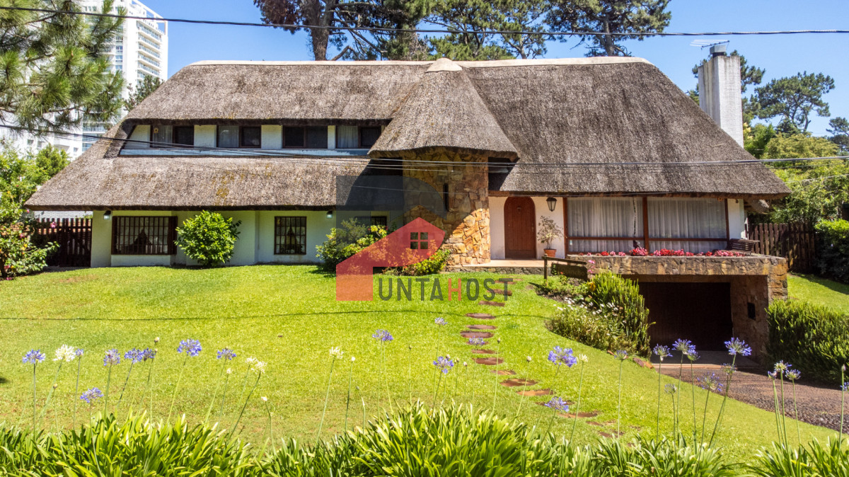 Casa ID.525 - Alquiler 5 dormitorios piscina climatizada Punta del Este