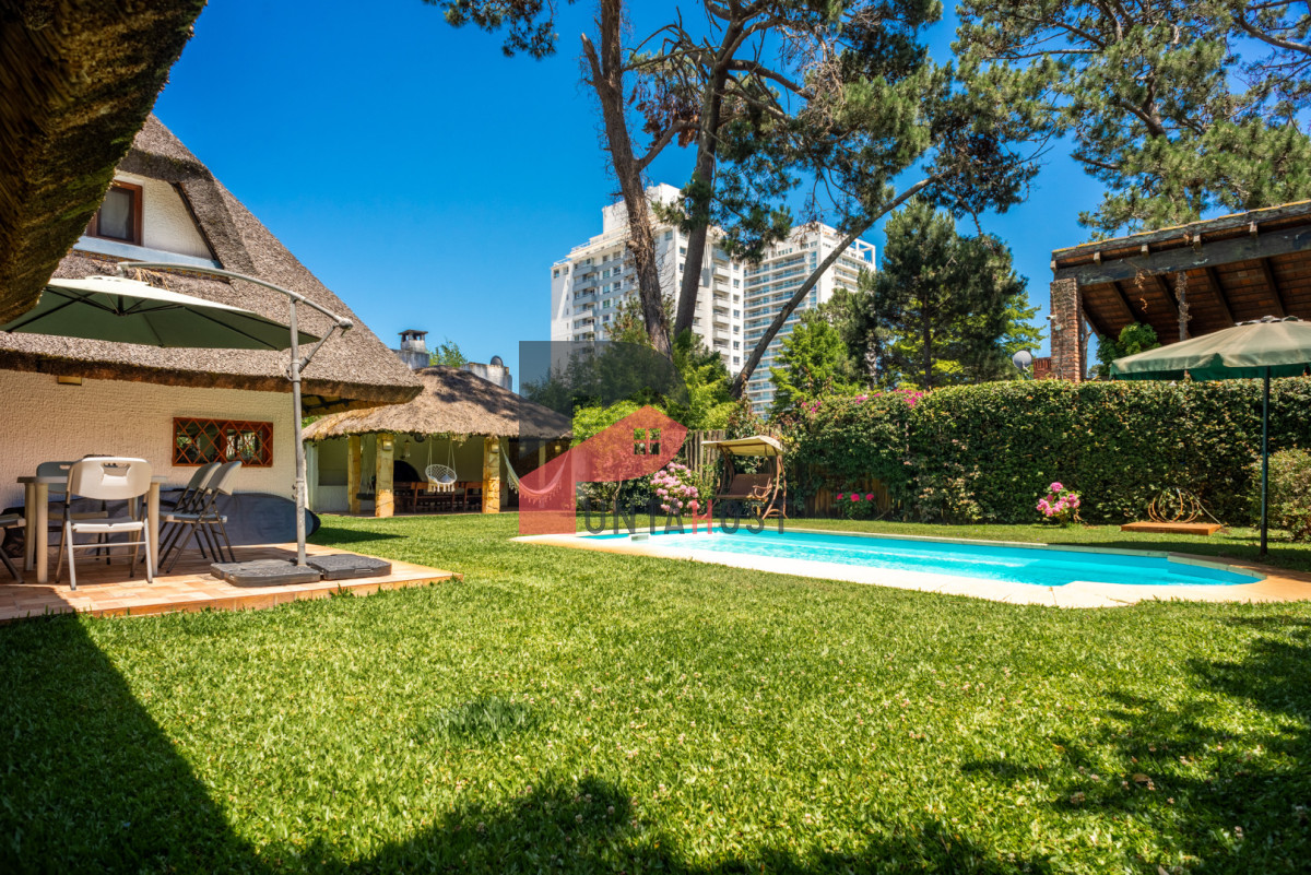 Casa ID.525 - Alquiler 5 dormitorios piscina climatizada Punta del Este