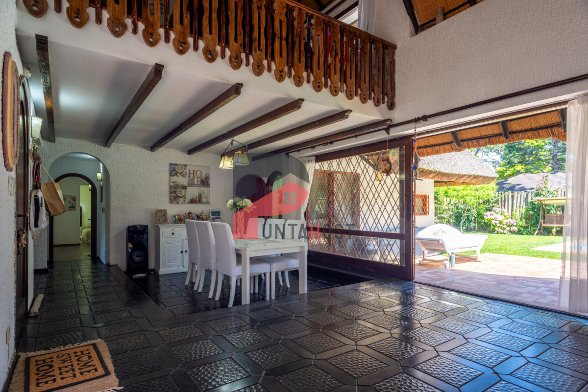 Casa ID.525 - Alquiler 5 dormitorios piscina climatizada Punta del Este