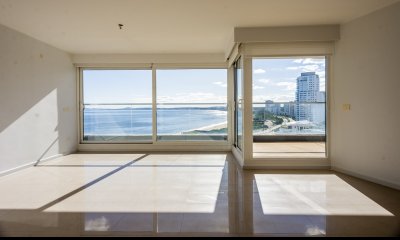 Venta apartamento 3 dormitorios Playa Mansa, Punta del Este