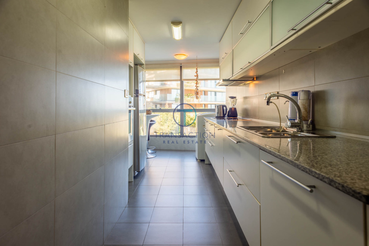 Apartamento ID.1255/Venta-apartamento--Península-de-Punta-del-Este!- - 3 dormitorios vista despejada a la laguna y al mar.