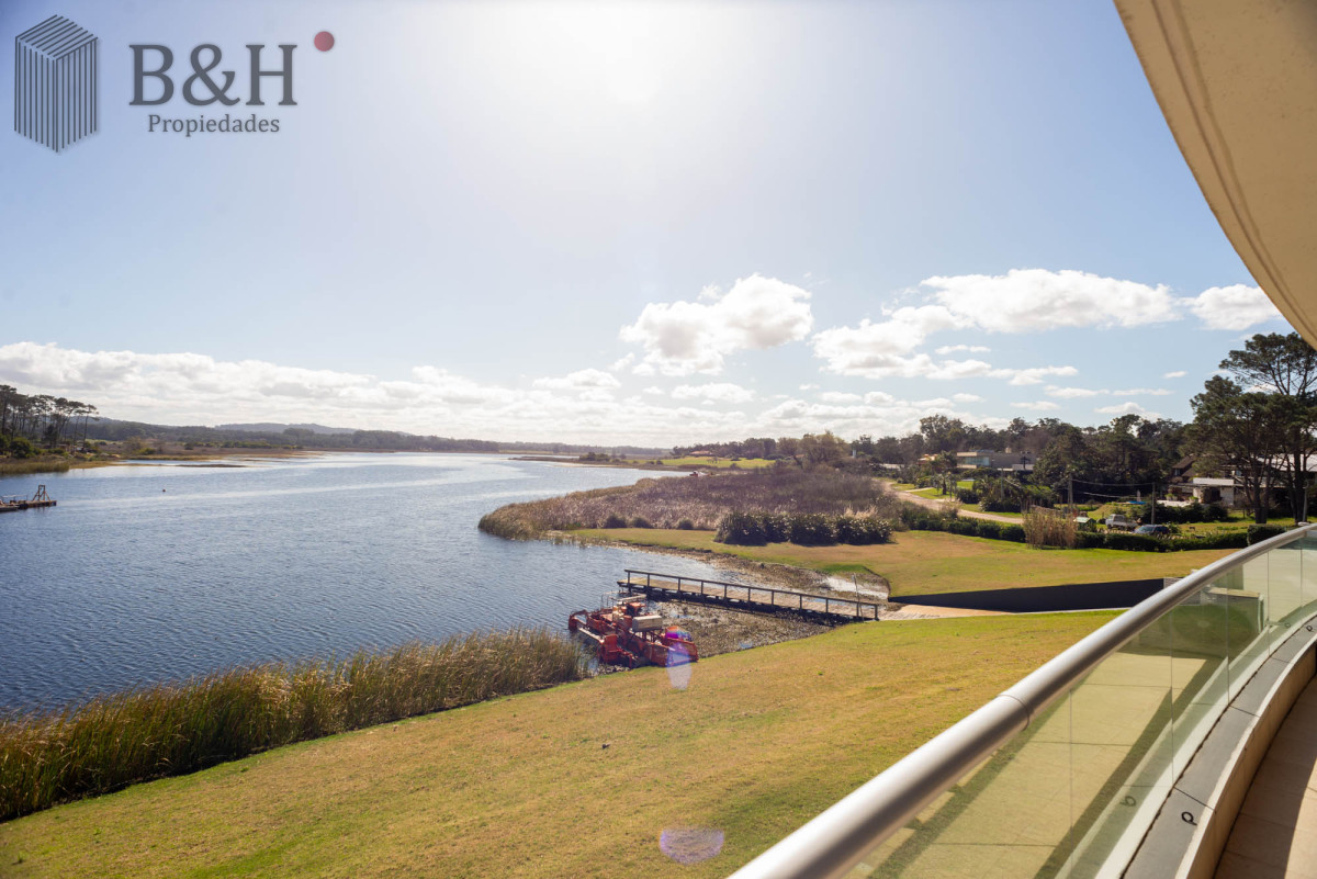 Apartamento ID.3356 - 3 dormitorios vista despejada a la laguna y al mar.