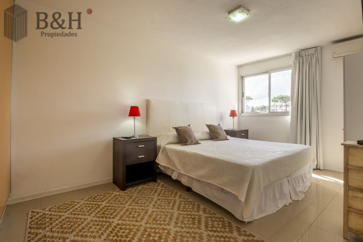 Apartamento ID.6982 - 2 dormitorios en Playa Mansa cerca del Mar