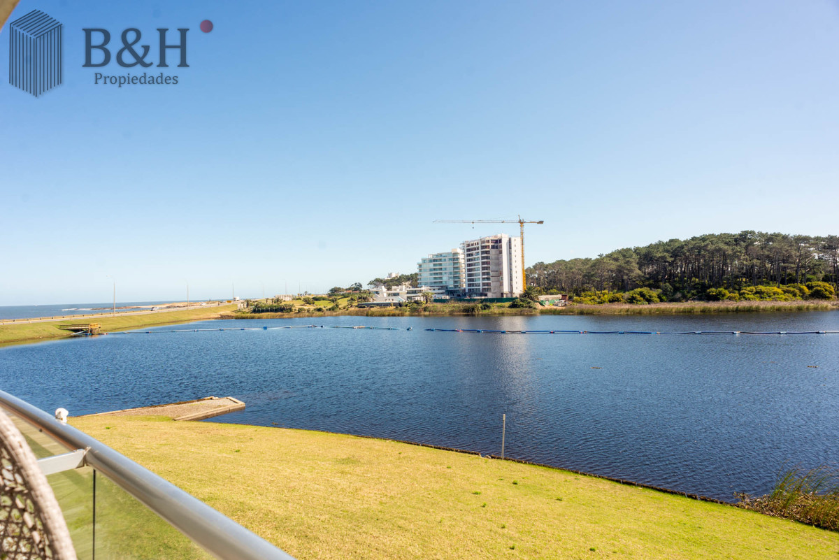 Apartamento ID.3356 - 3 dormitorios vista despejada a la laguna y al mar.