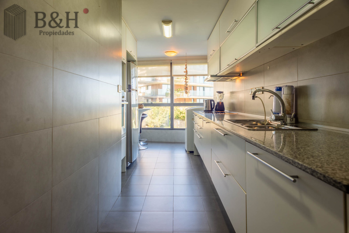 Apartamento ID.3356 - 3 dormitorios vista despejada a la laguna y al mar.