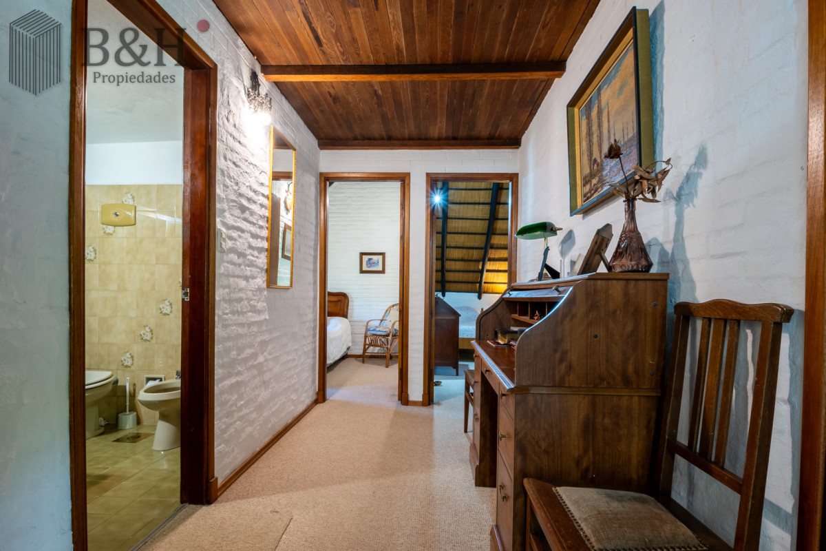 Casa ID.6656 - Venta casa 5 dormitorios, piscina y garage