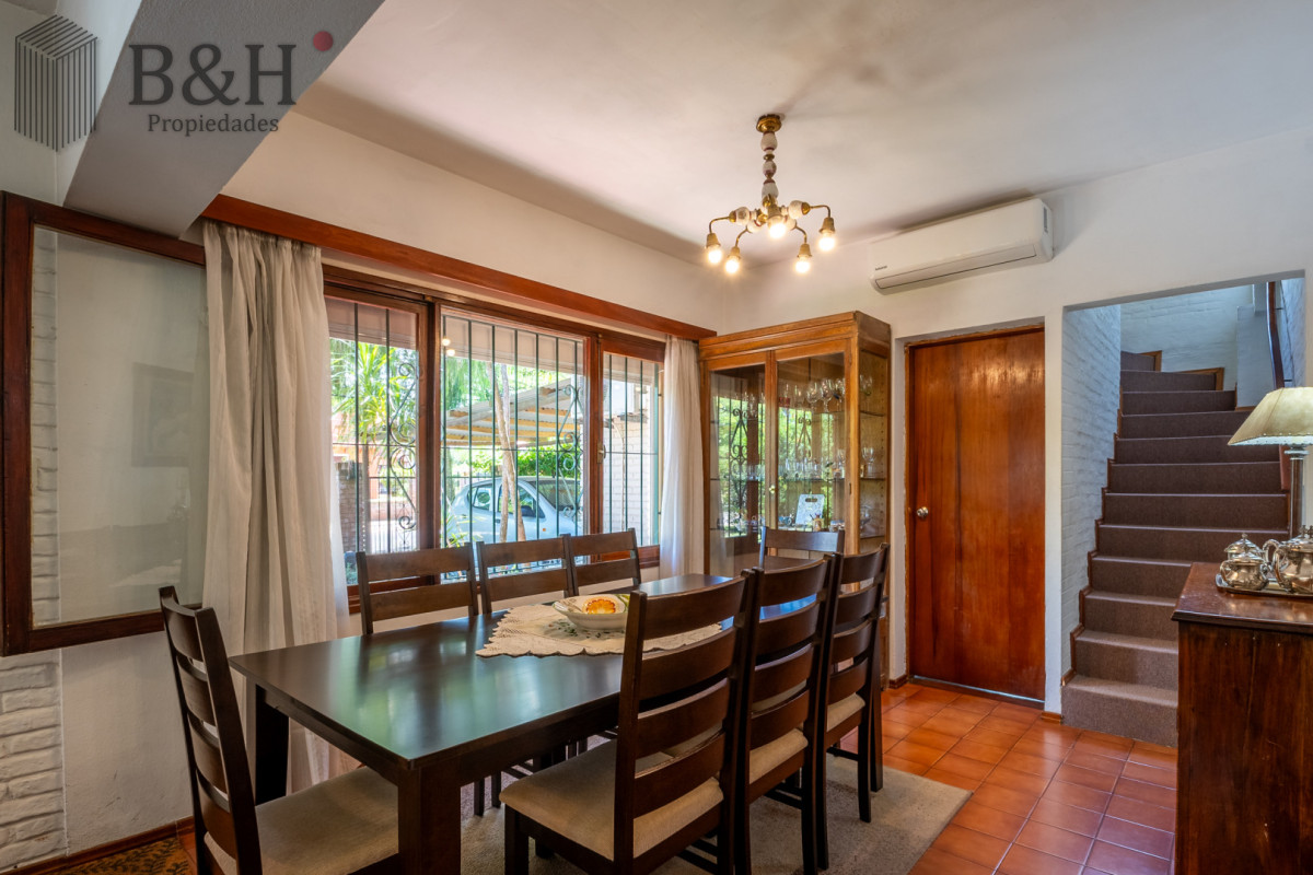 Casa ID.6656 - Venta casa 5 dormitorios, piscina y garage