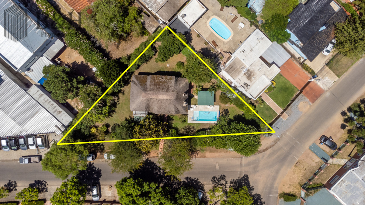 Casa ID.6656 - Venta casa 5 dormitorios, piscina y garage