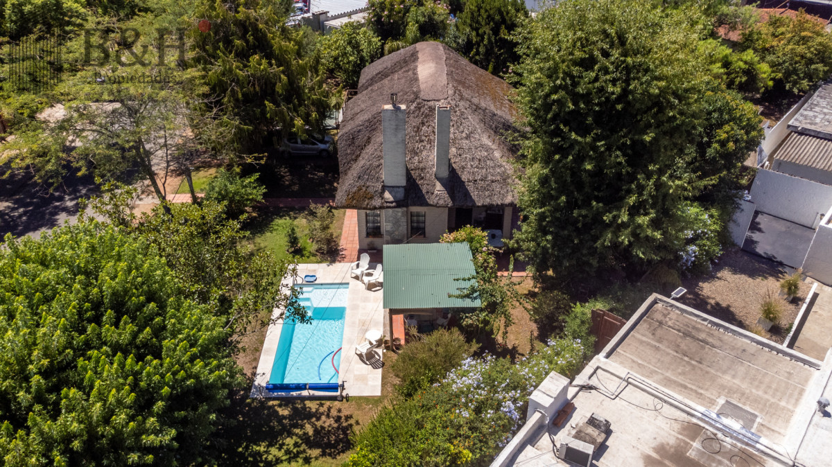 Casa ID.6656 - Venta casa 5 dormitorios, piscina y garage