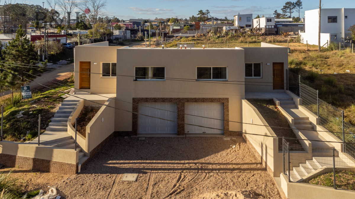 Casa ID.6021 - Altos de la laguna, 2 dormitorios con garage