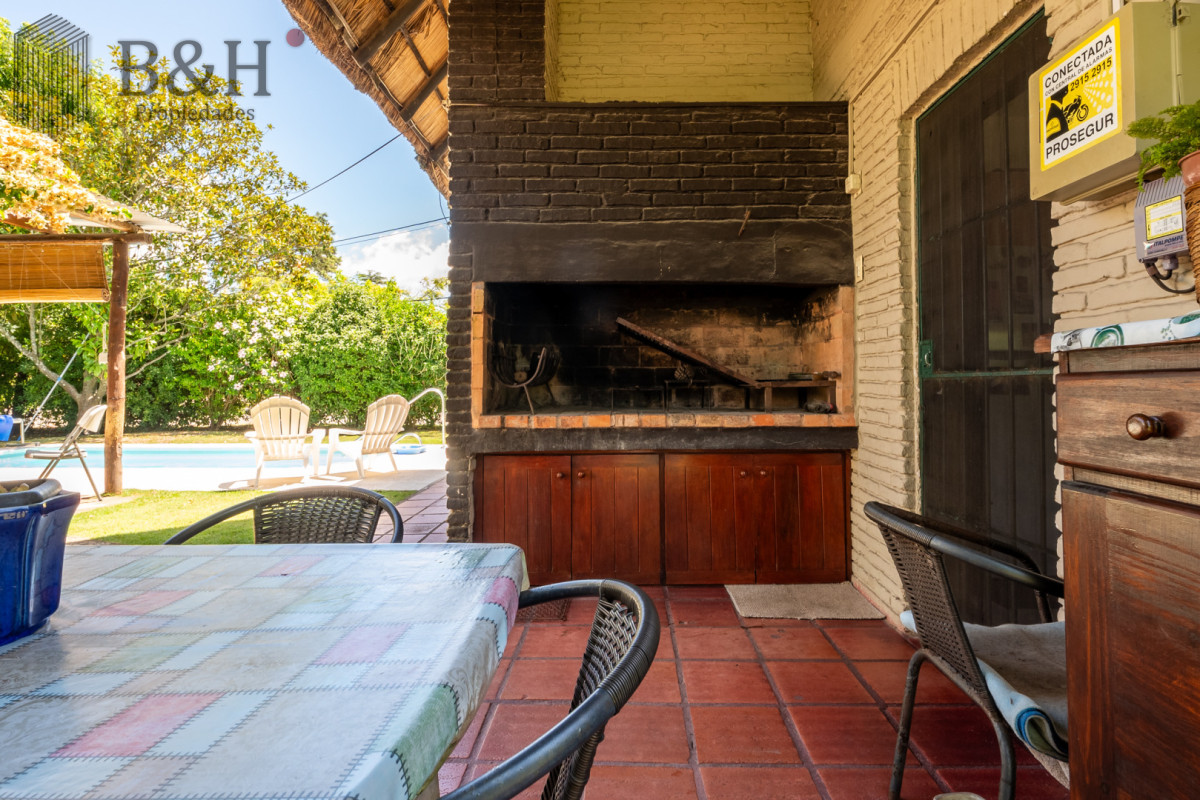 Casa ID.6656 - Venta casa 5 dormitorios, piscina y garage