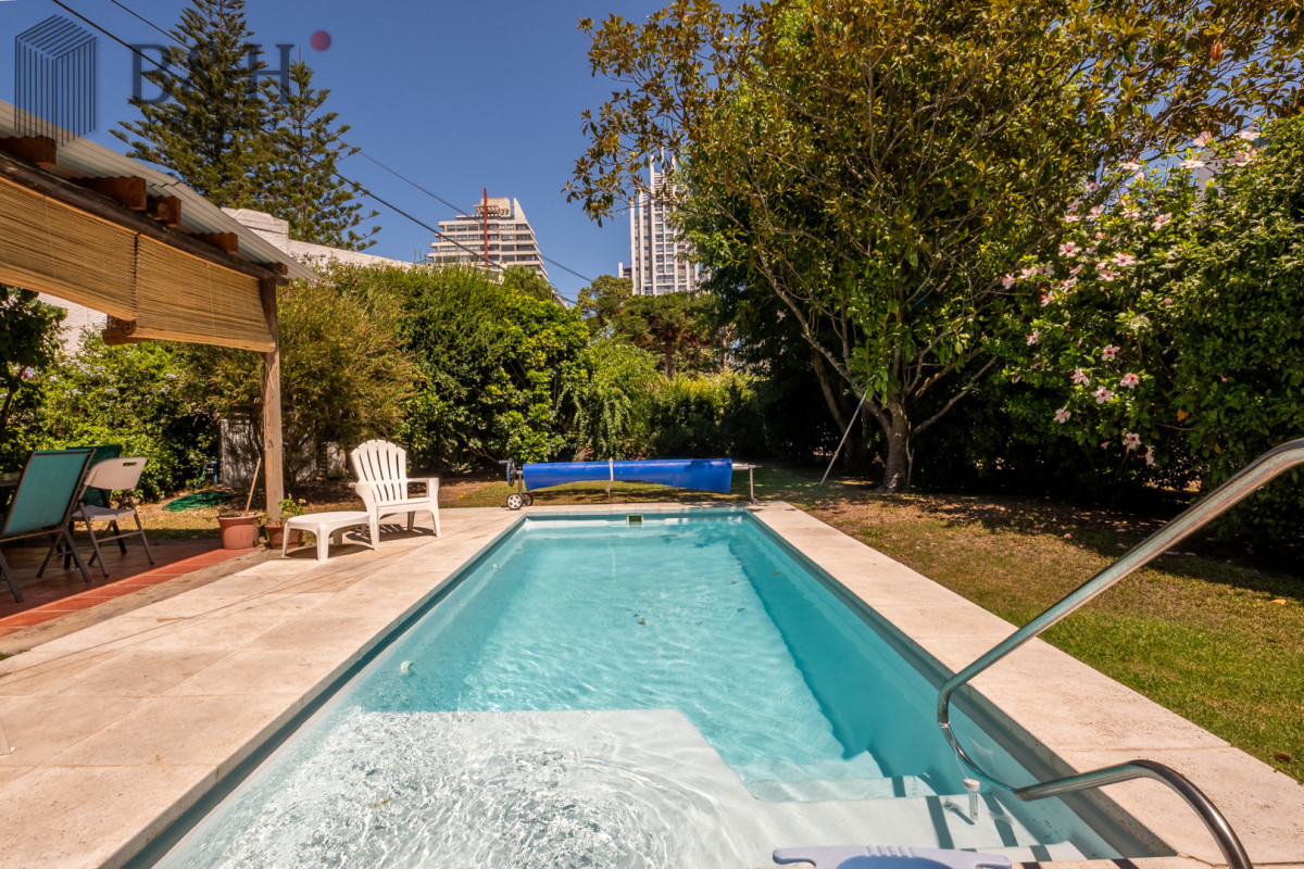 Casa ID.6656 - Venta casa 5 dormitorios, piscina y garage