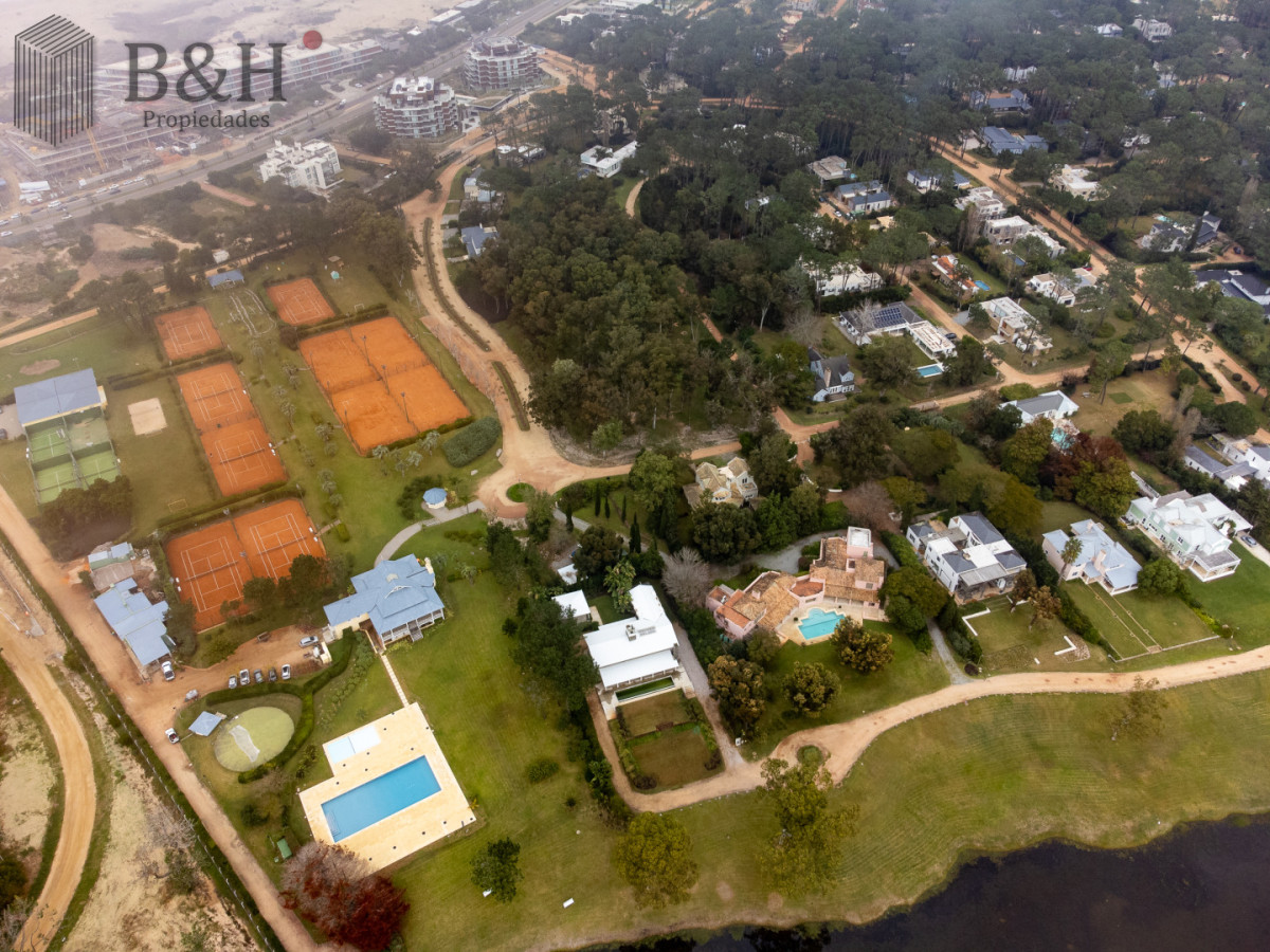 Casa ID.7707 - Laguna Blanca 4 dormitorios y servicio