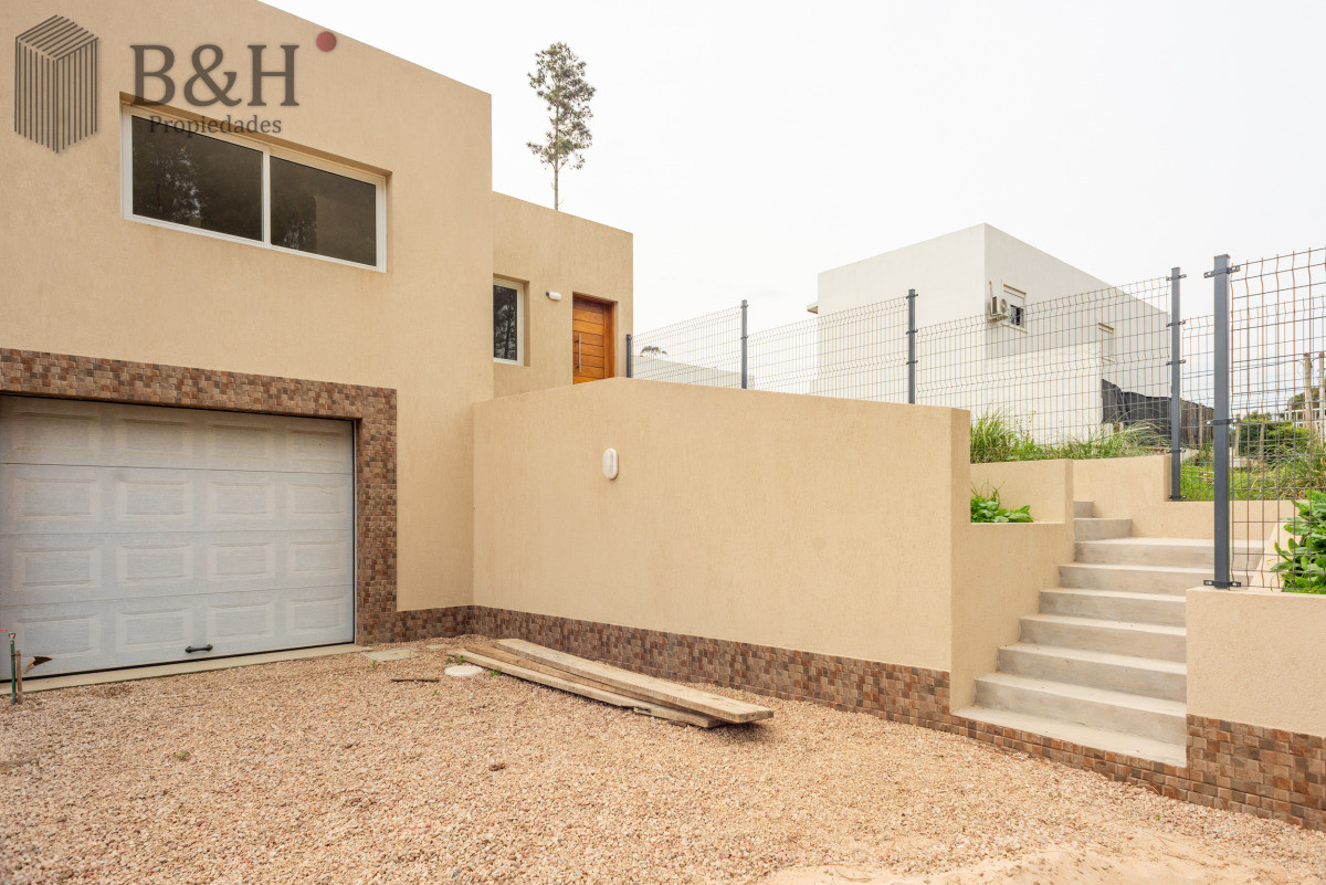 Casa ID.6021 - Altos de la laguna, 2 dormitorios con garage