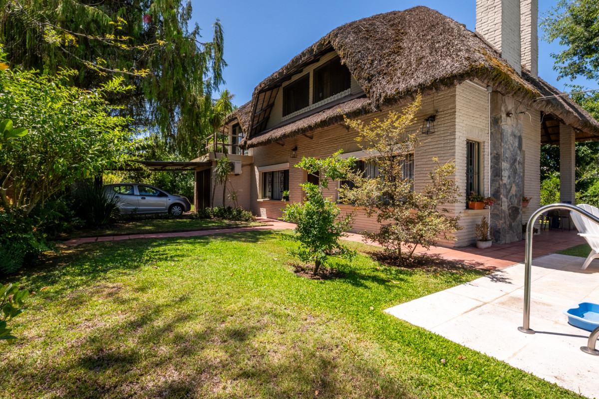 Casa ID.6656 - Venta casa 5 dormitorios, piscina y garage