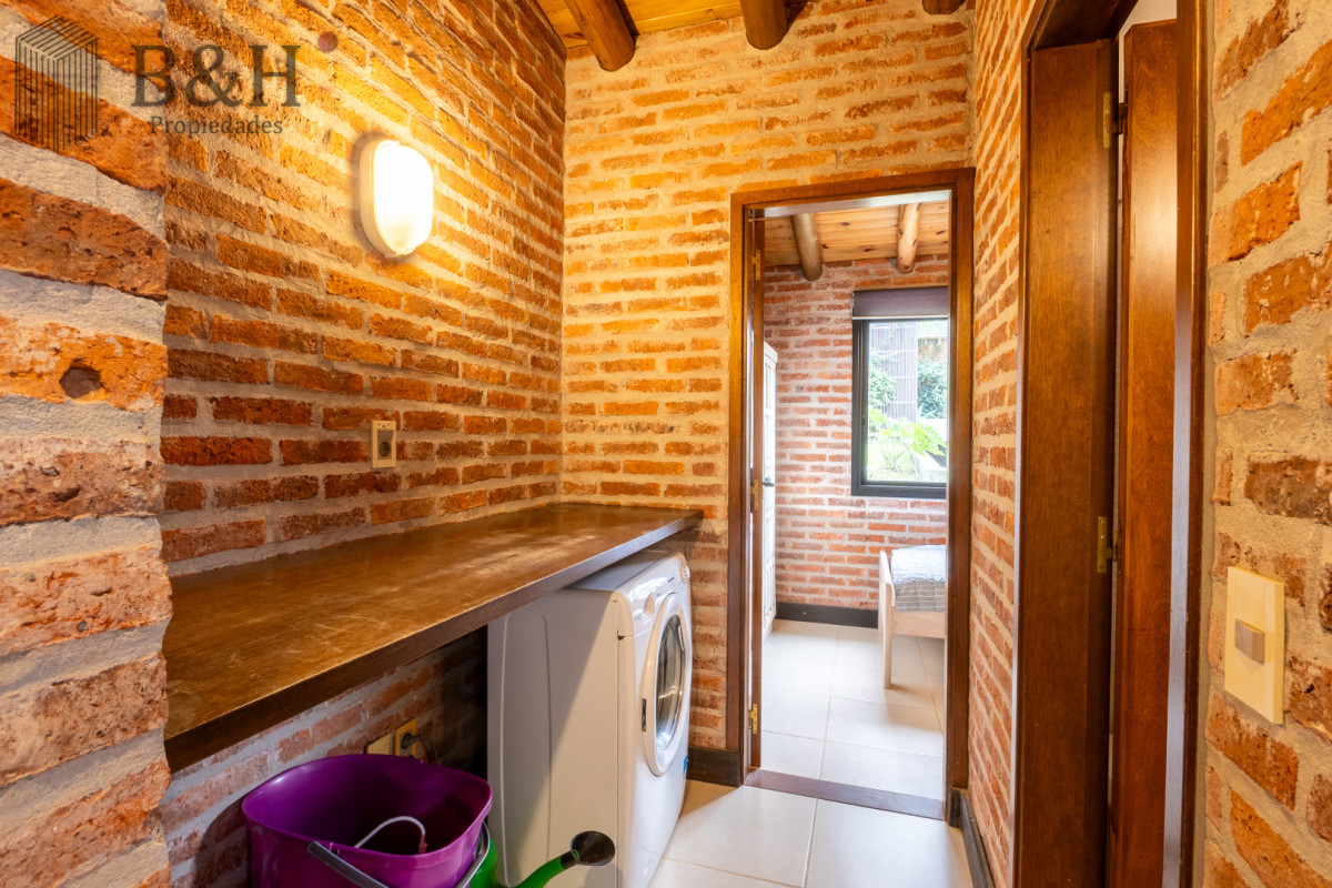 Casa ID.7707 - Laguna Blanca 4 dormitorios y servicio