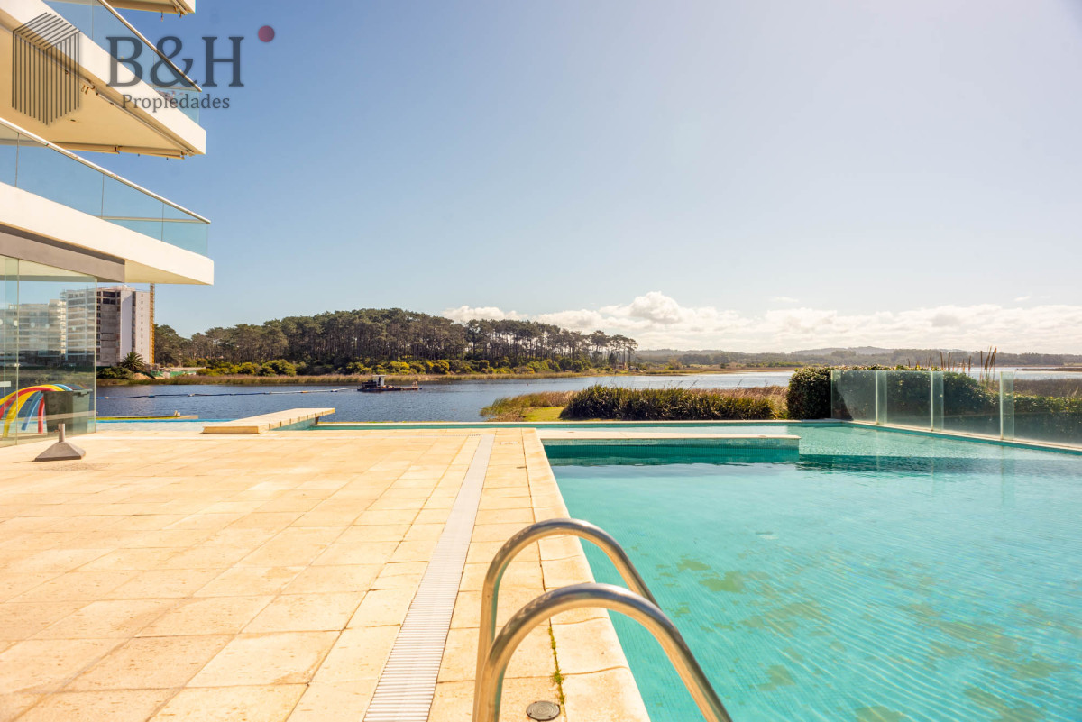 Apartamento ID.3356 - 3 dormitorios vista despejada a la laguna y al mar.
