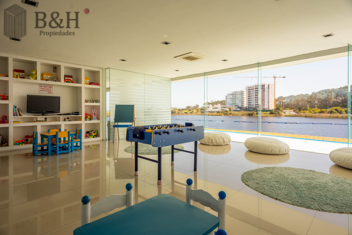 Apartamento ID.3356 - 3 dormitorios vista despejada a la laguna y al mar.