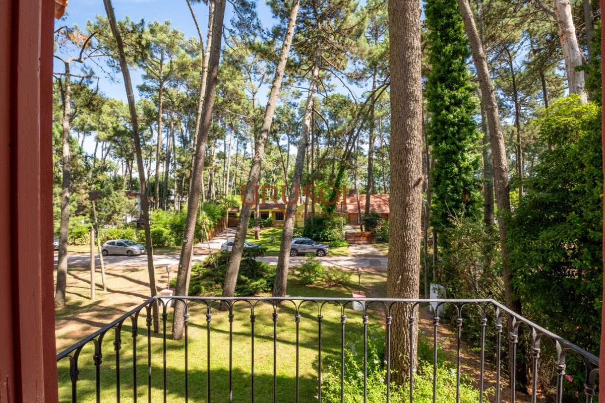 Casa ID.129 - Casa de estilo en Pinares, 4 habitaciones y 3 baños