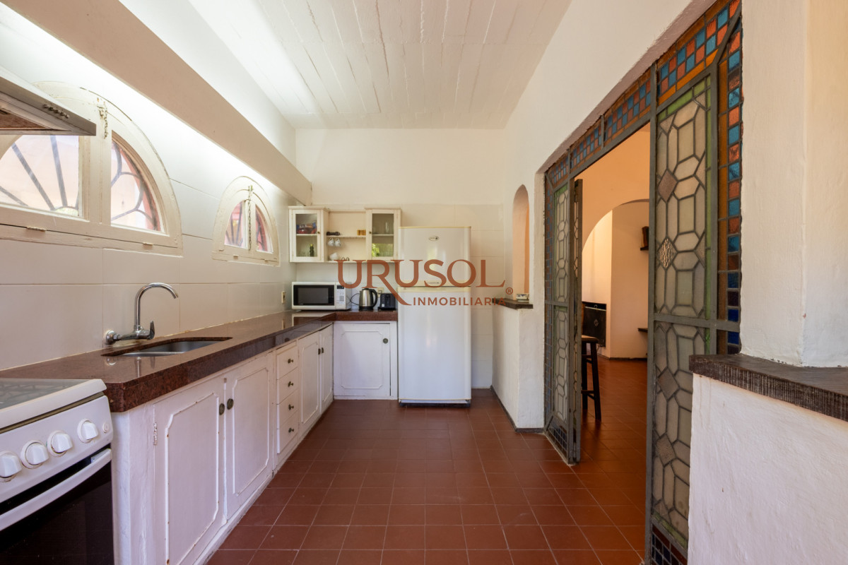 Casa ID.129 - Casa de estilo en Pinares, 4 habitaciones y 3 baños