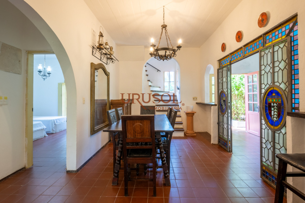 Casa ID.129 - Casa de estilo en Pinares, 4 habitaciones y 3 baños