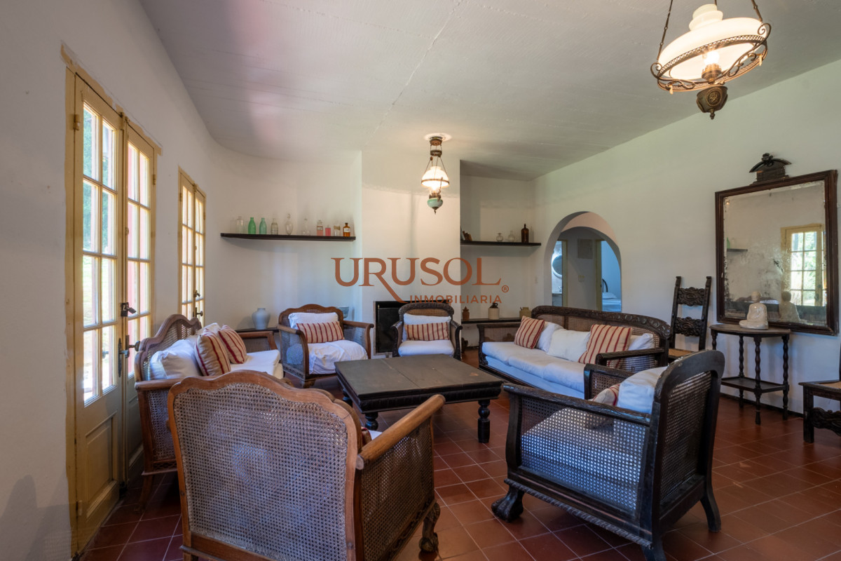 Casa ID.129 - Casa de estilo en Pinares, 4 habitaciones y 3 baños