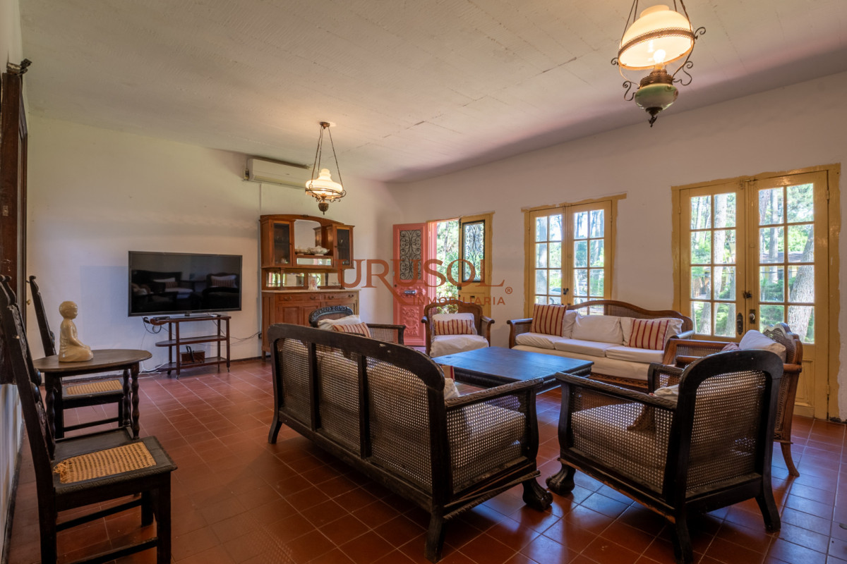 Casa ID.129 - Casa de estilo en Pinares, 4 habitaciones y 3 baños