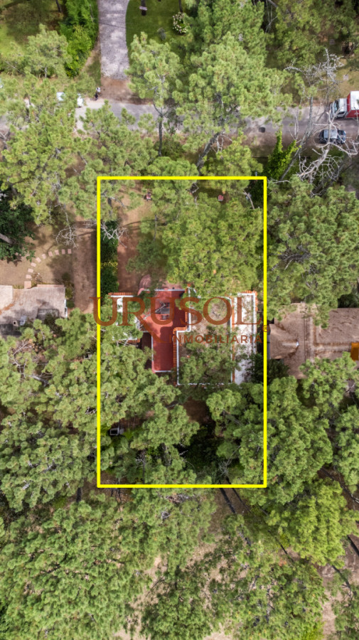 Casa ID.129 - Casa de estilo en Pinares, 4 habitaciones y 3 baños